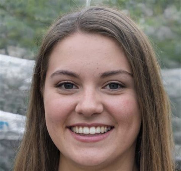 Ally Lotti - Bio, Age, Net Worth, Height, Single, Nationality, Body Measurement, Career