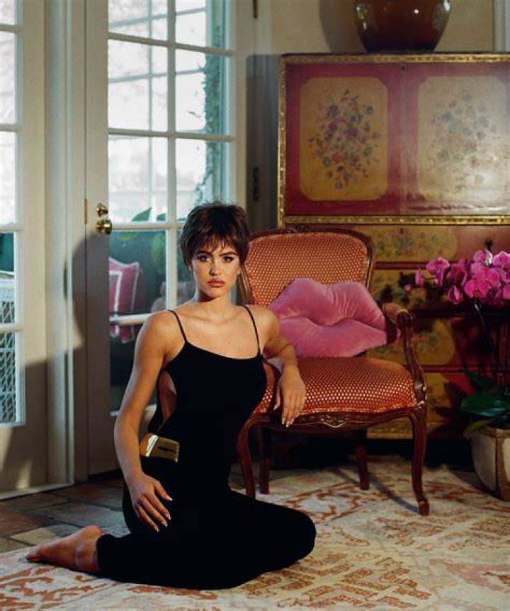 Amelia Gray Transforms Into Vintage Lisa Rinna: Photos
