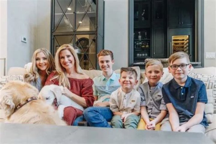 Ashley Kirklen Bio, Age, Husband, Family, WLWT, Salary, and Net Worth