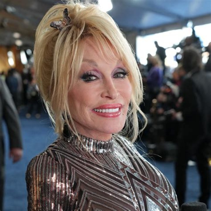 Dolly Partons Bio, Height, Weight, Age, Measurements, Net Worth & More ·