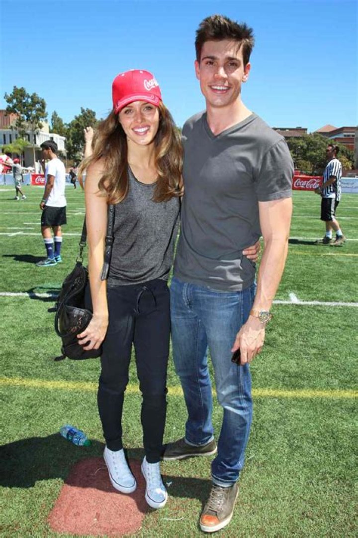 Kayla Ewell – Bio, Wife (Tanner Novlan), Parents, Age, Height, Net Worth