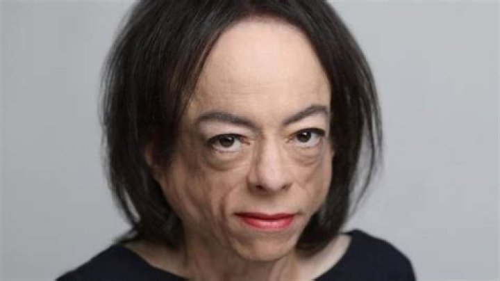 Liz Carr Biography ·