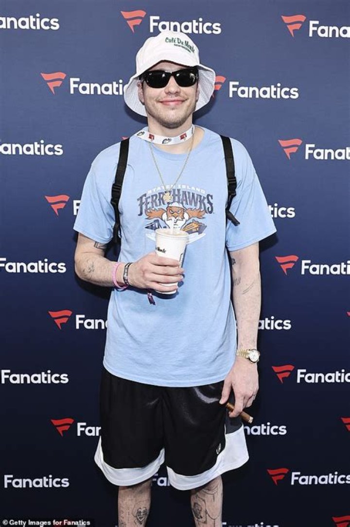Pete Davidson is so loyal that he wears Kim Ks underwear, literally Thu 21 April 2022 16:53