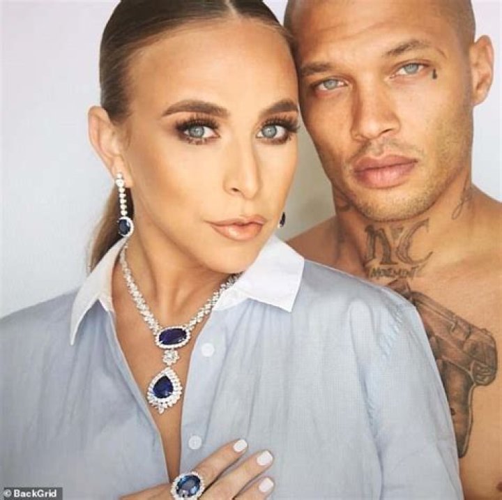 The hot felon Jeremy Meeks has probably given his girlfriend and Topshop billionaire heiress, Chloe Green an engagement ring!