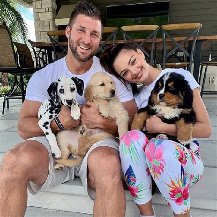 Tim Tebow and His Wife Have 3 New Puppies: 'Happy Family' ·