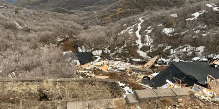 Utah Houses Slide Into Canyon After Months of Safety Concerns