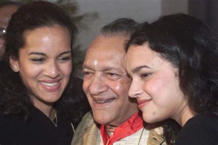 Who Are Norah Jones Parents? His Mother Sue Jones And Father Ravi Shankar -Details To Know corre